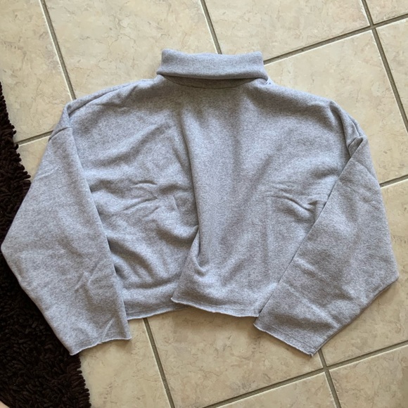 AE Forever Cropped Turtleneck Sweatshirt - Picture 3 of 5